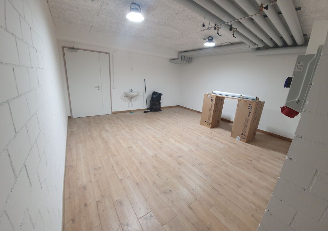 24m² commercial