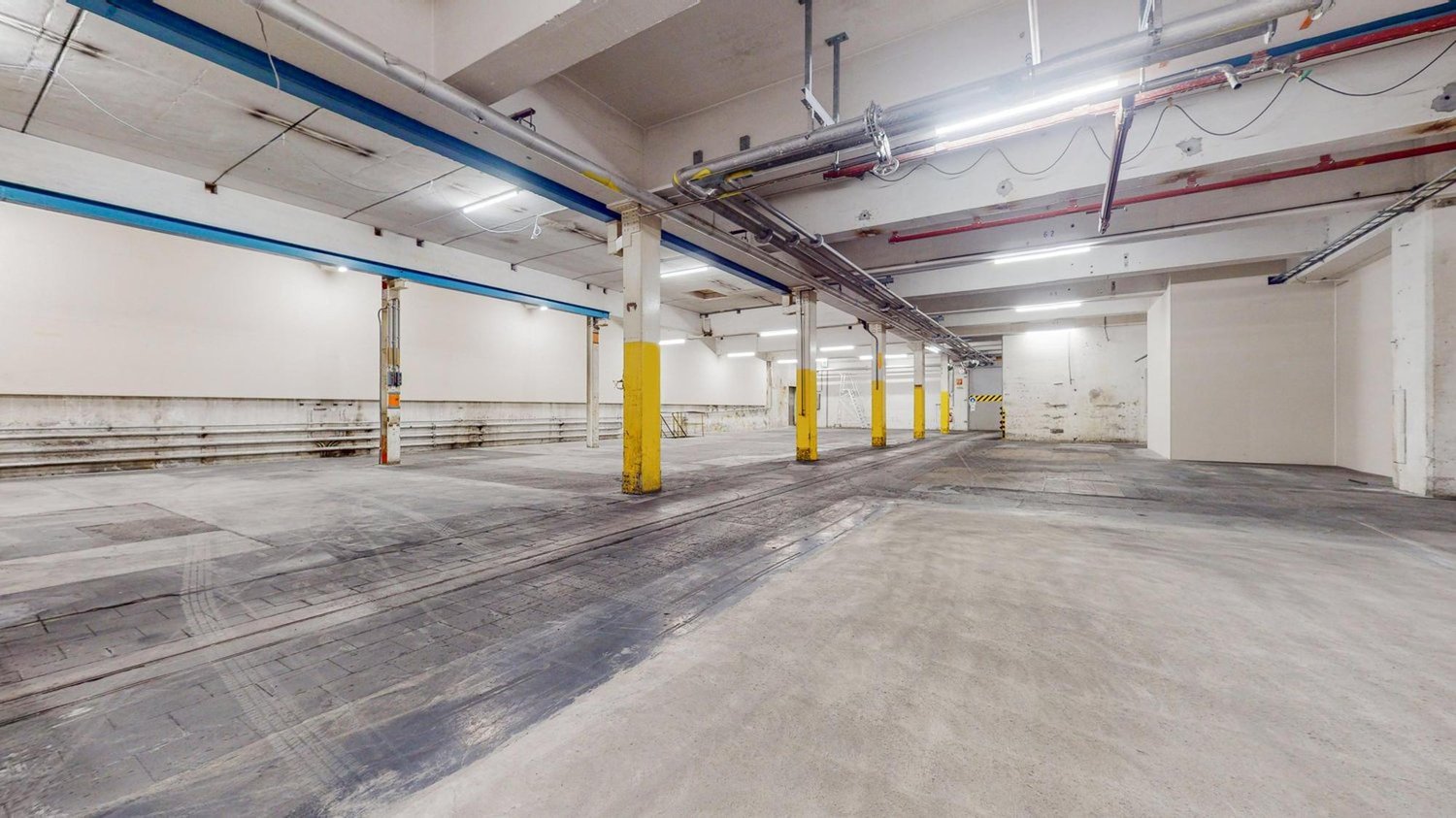 603m² storage room, photo 1 of 4