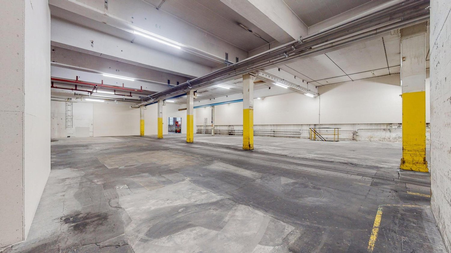 603m² storage room, photo 3 of 4