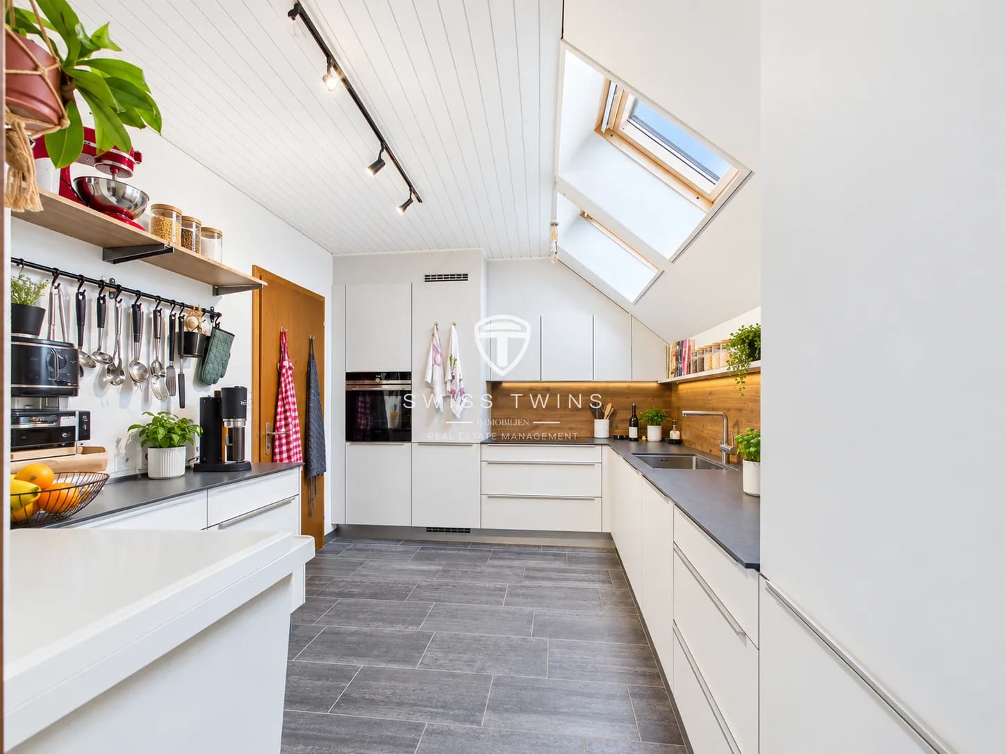 4 ½ room attic apartment