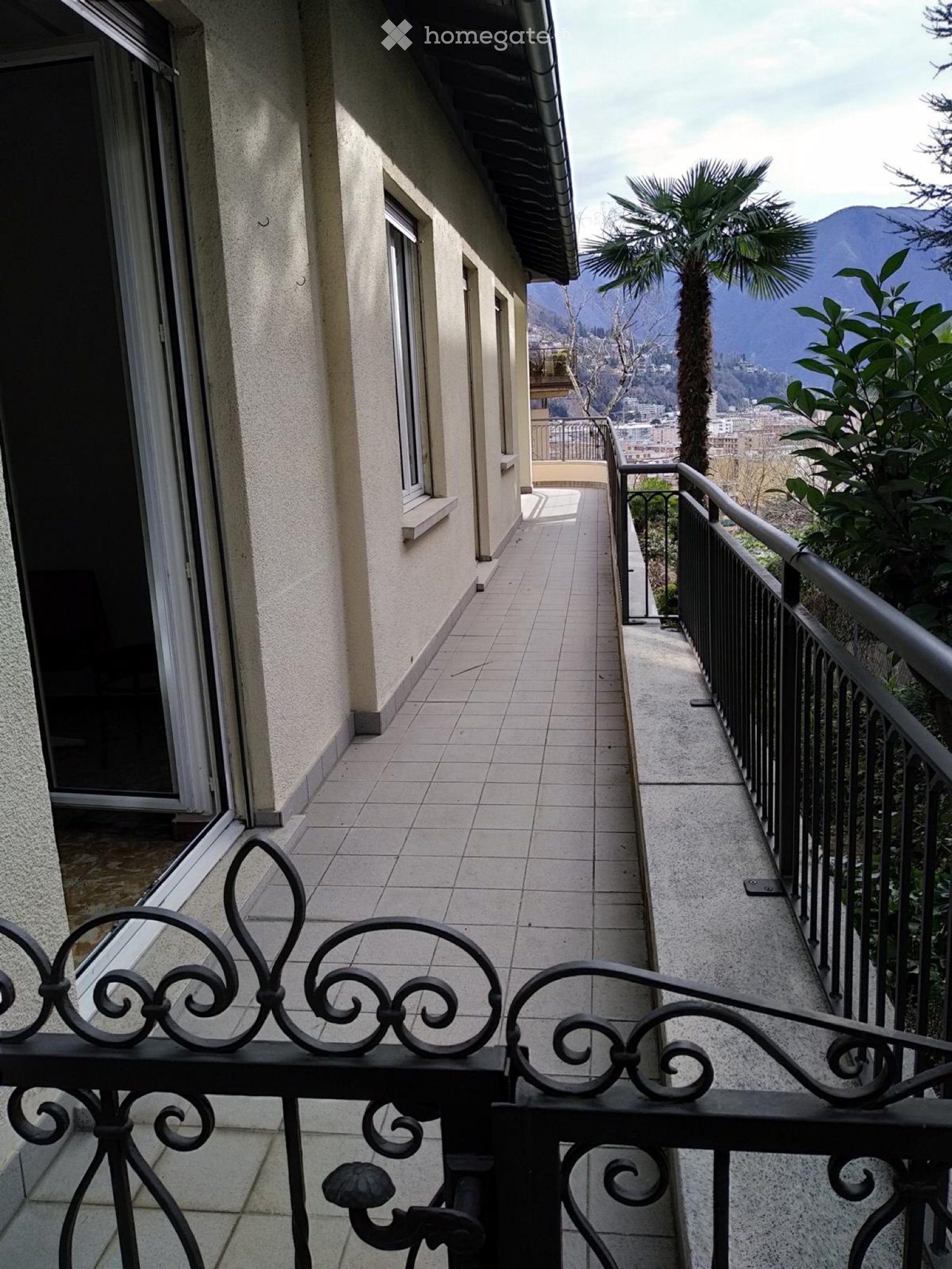 5 rooms apartment