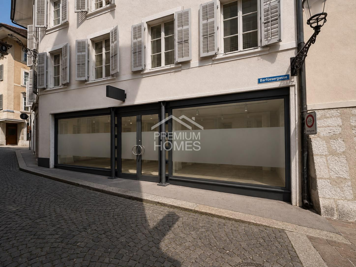 194m² living / commercial building