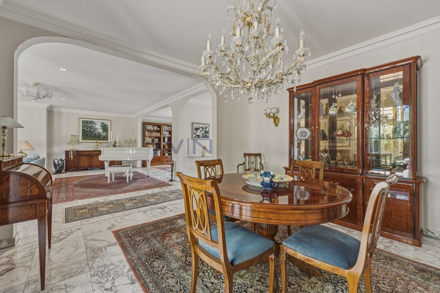 10 ½ rooms villa, photo 3 of 10