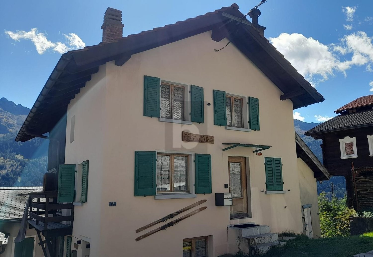 8 rooms chalet, photo 1 of 4