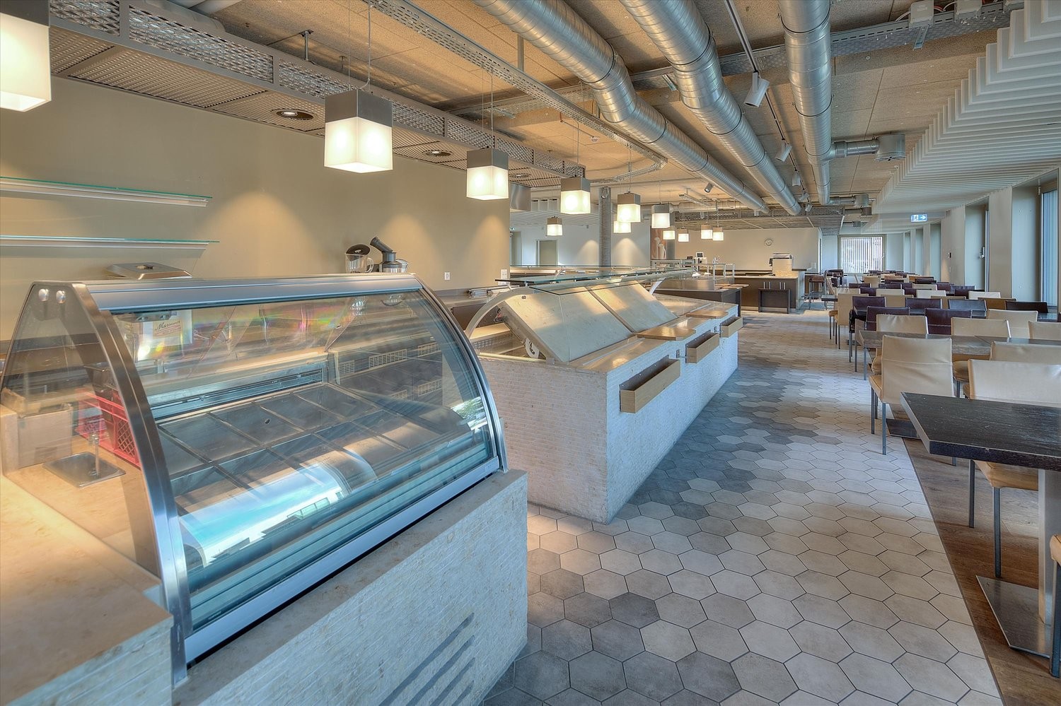 242m² commercial, photo 3 of 7