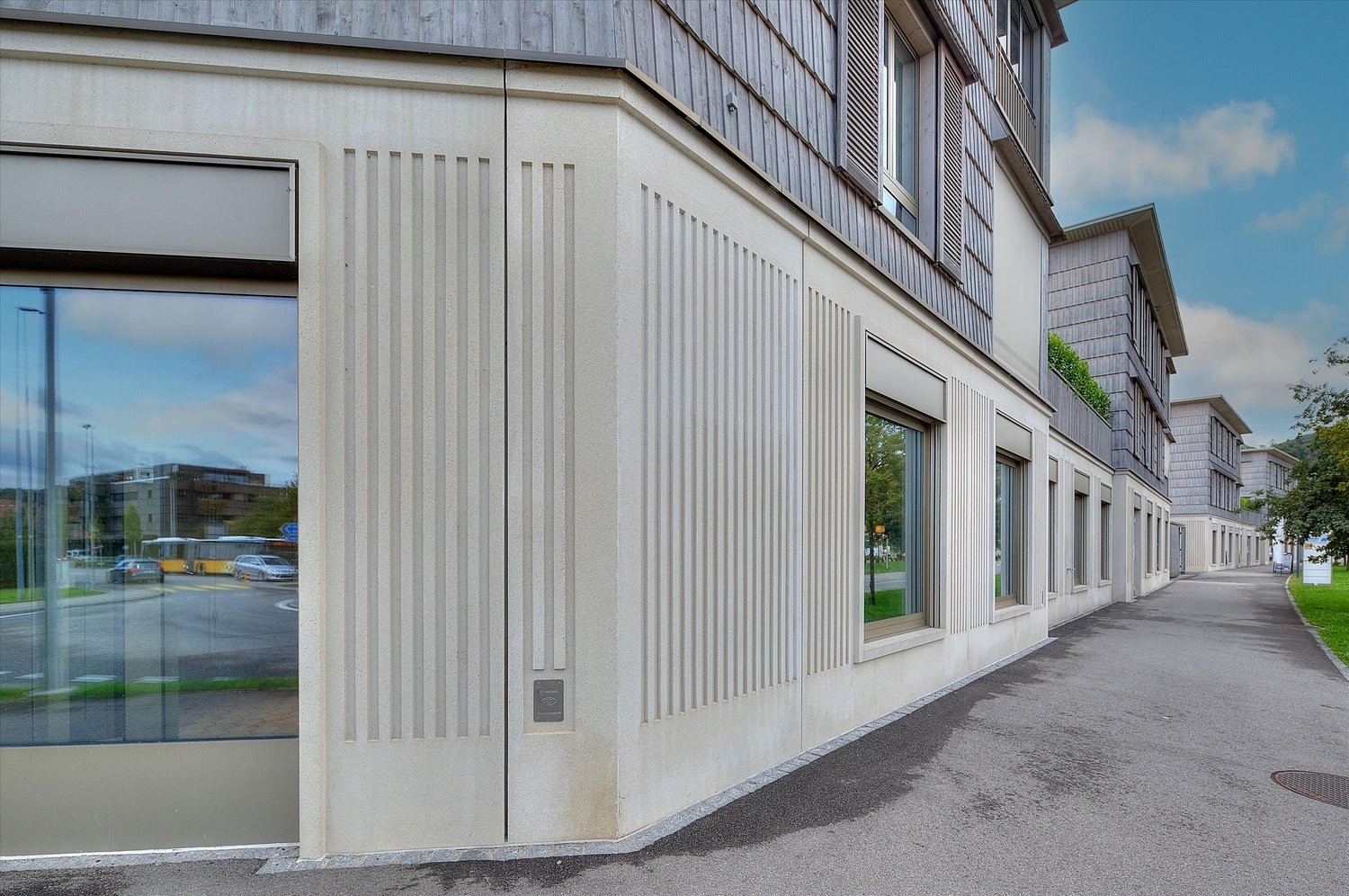 242m² commercial, photo 1 of 7