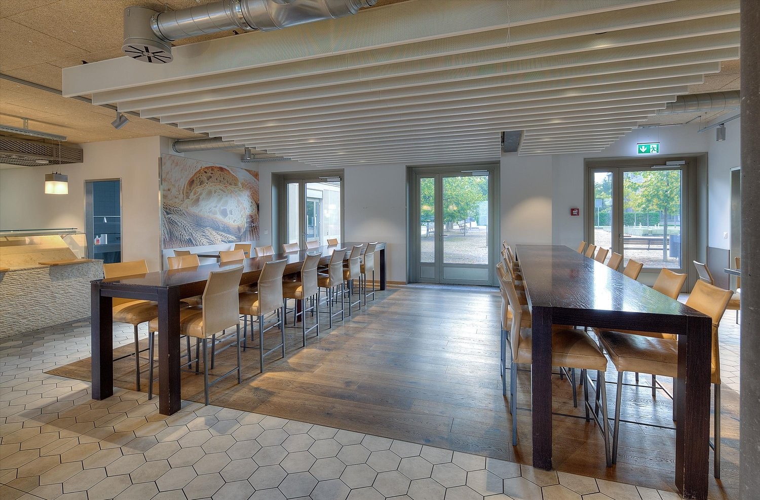 242m² commercial, photo 2 of 7