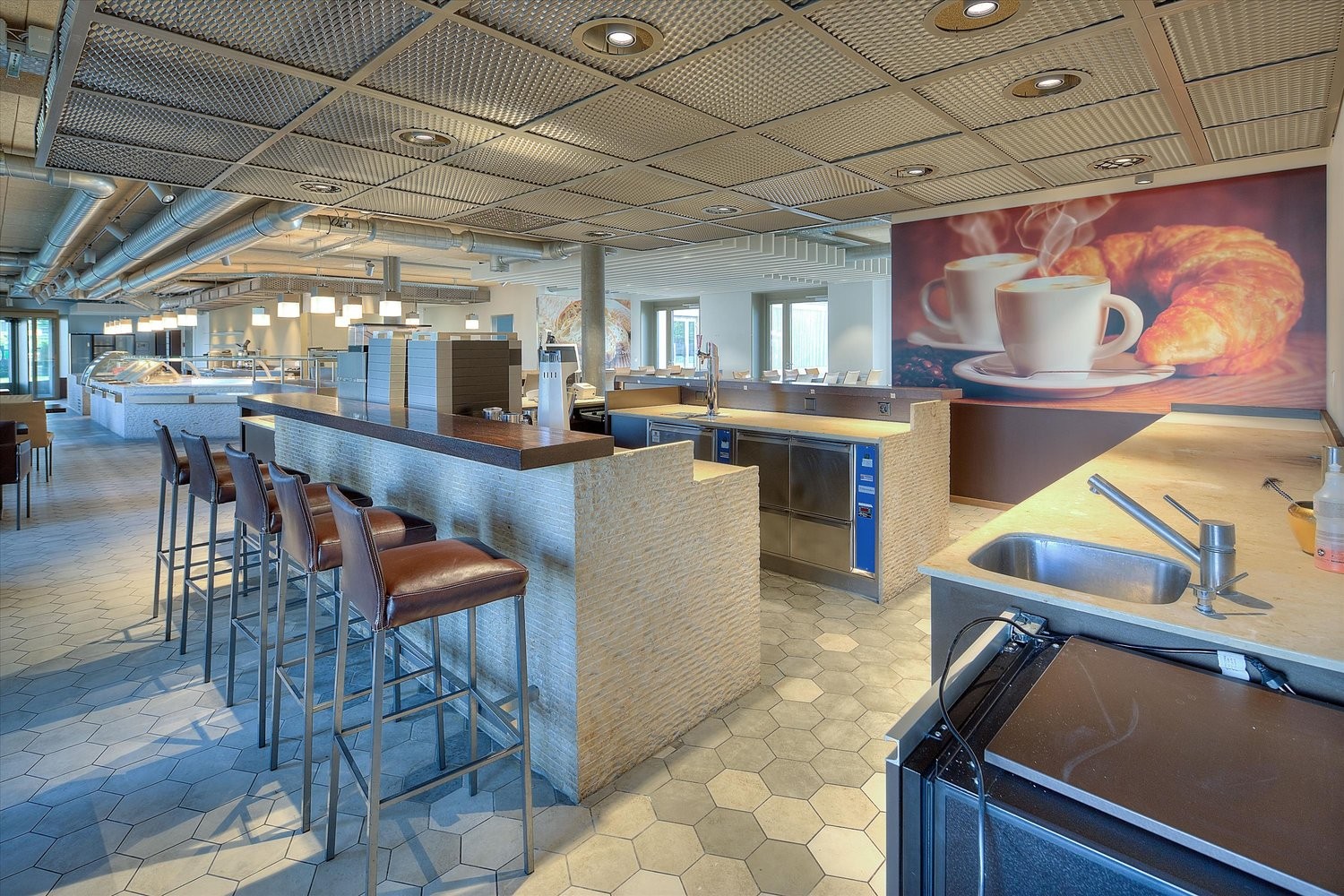 242m² commercial, photo 4 of 7