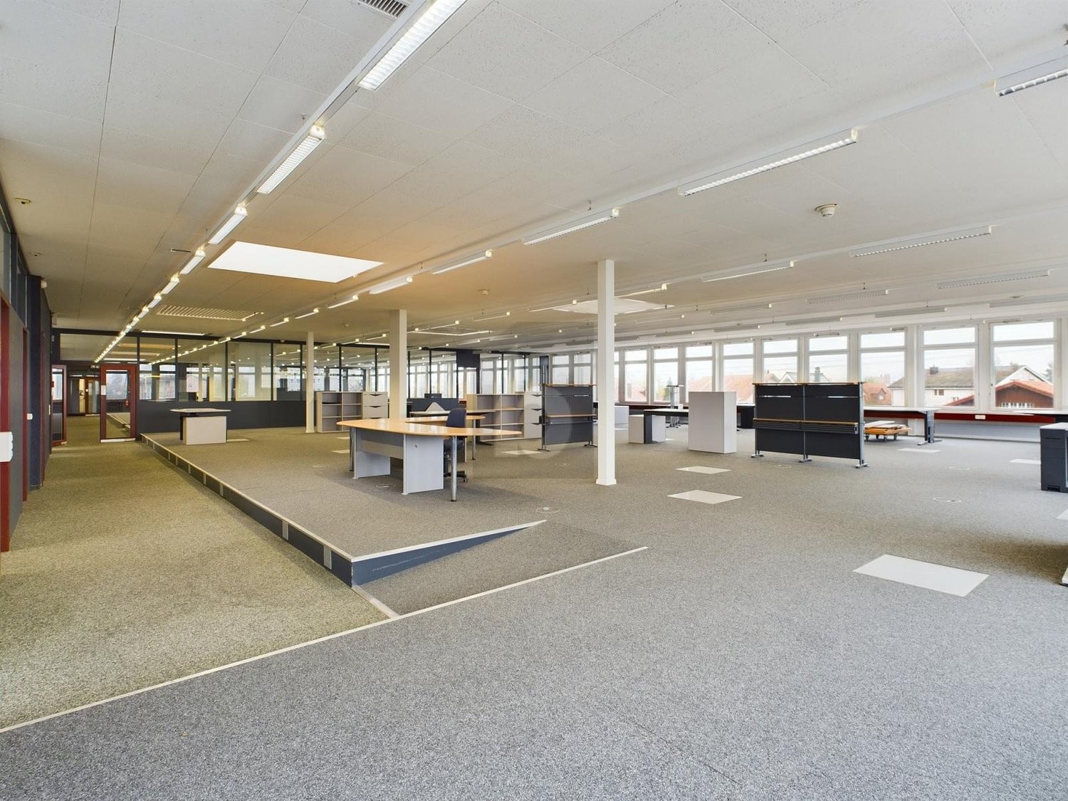 900m² office, photo 1 of 4