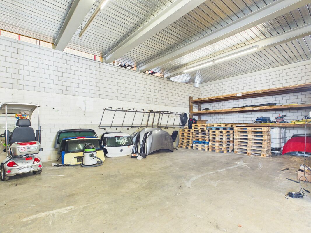 350m² workshop, photo 9 of 9