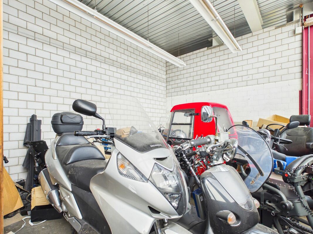 350m² workshop, photo 5 of 9