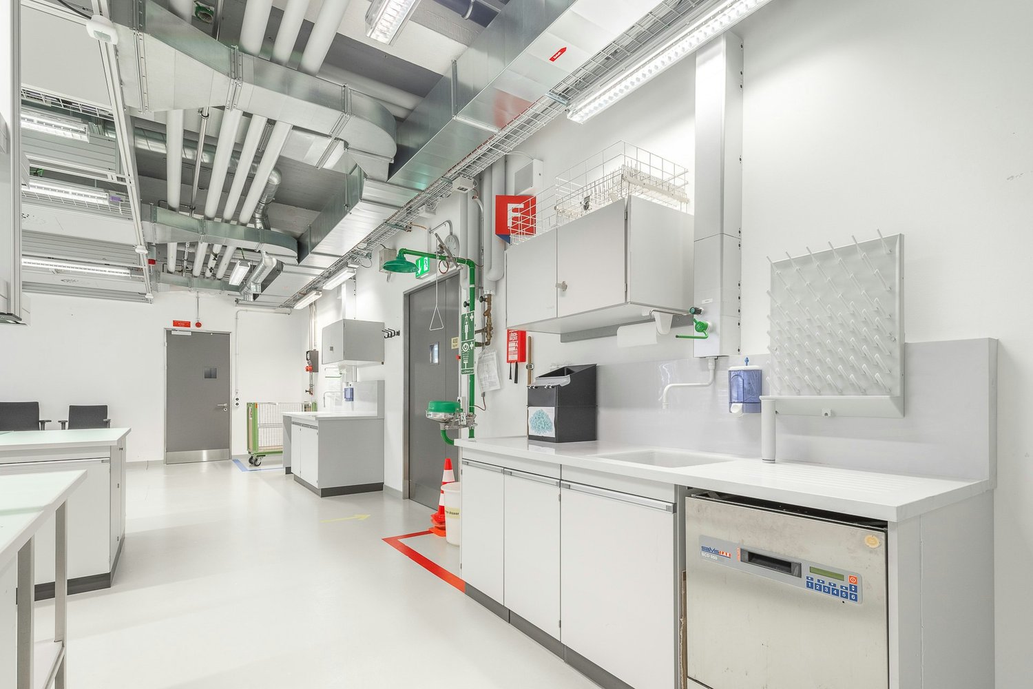 80m² laboratory, photo 3 of 10