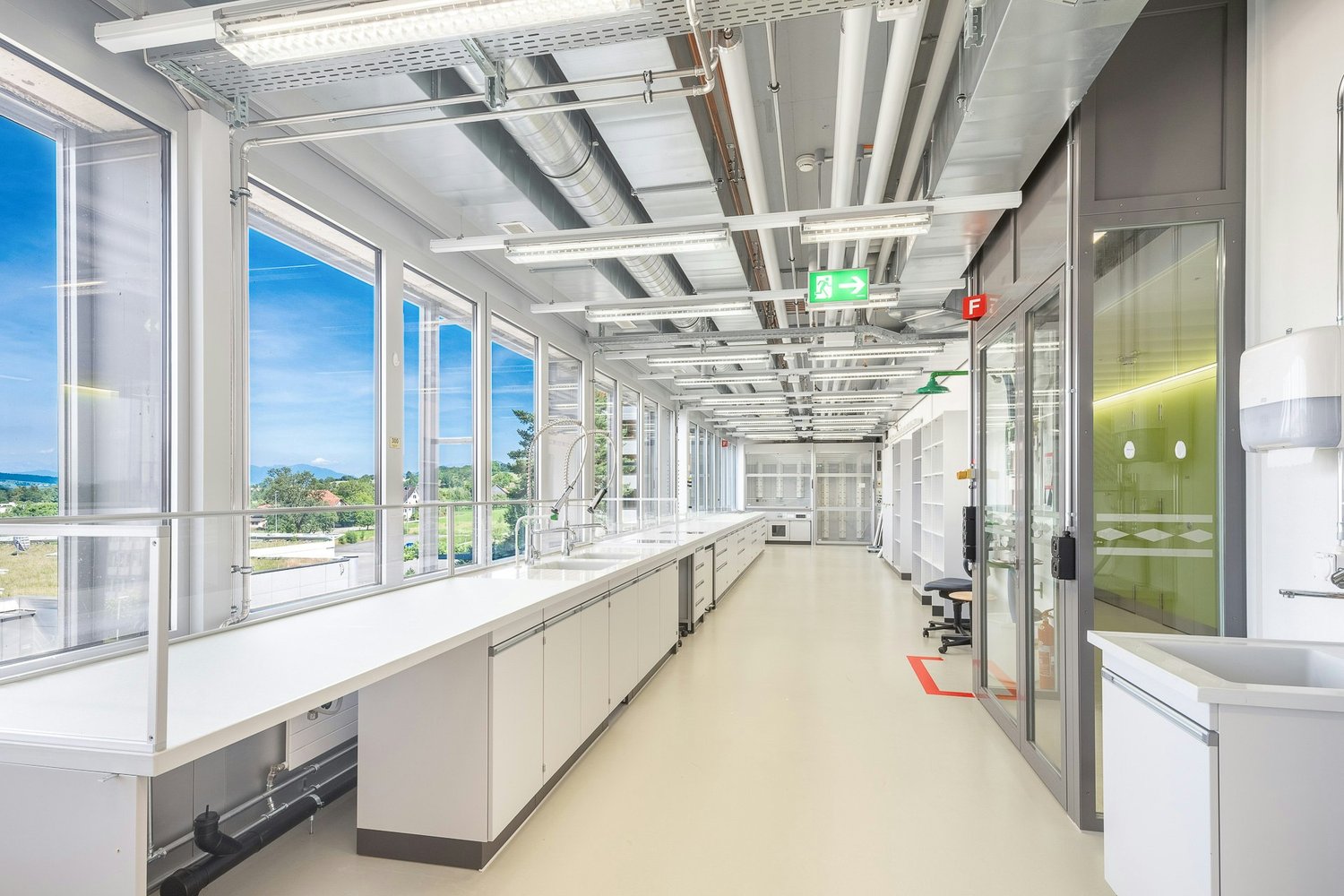 80m² laboratory, photo 7 of 10