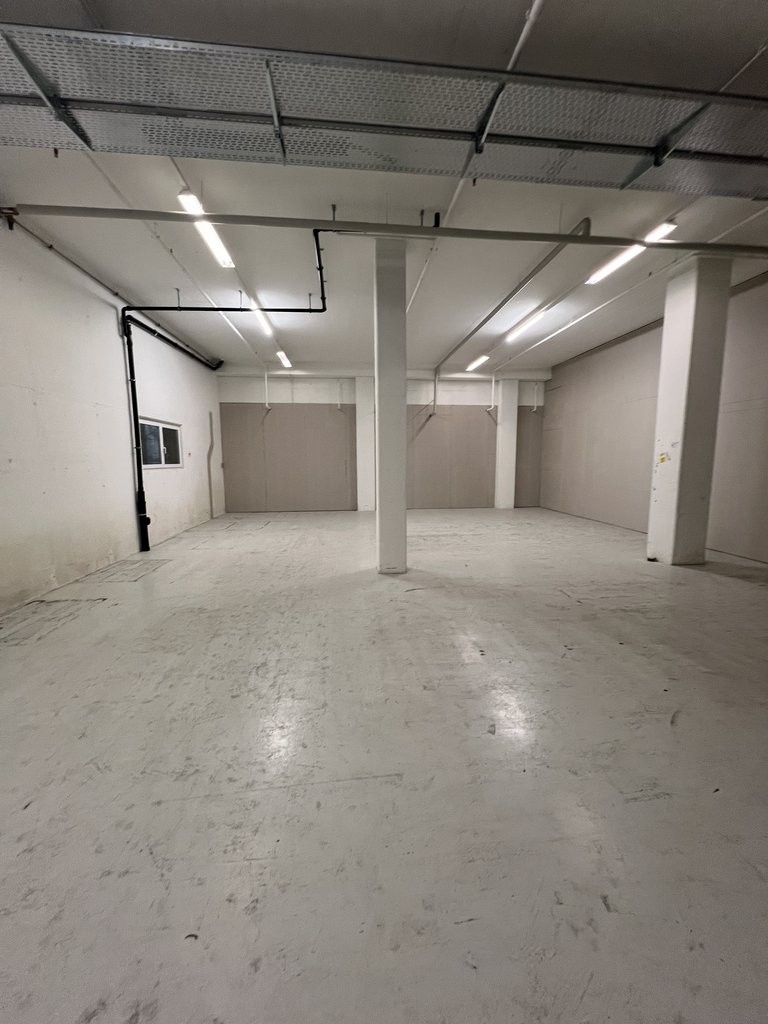 746m² storage room, photo 3 of 4