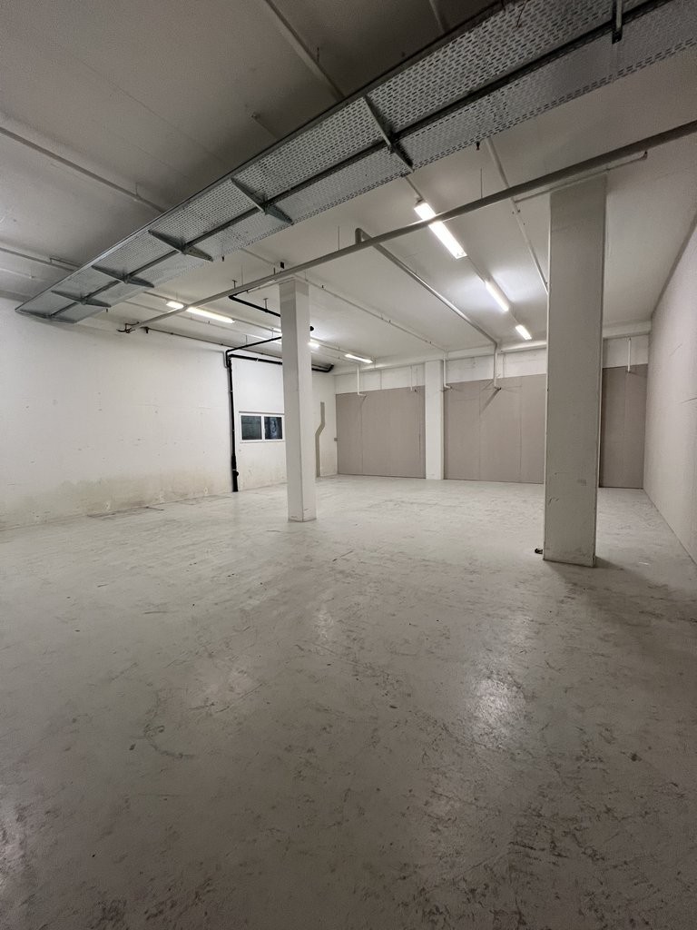 746m² storage room, photo 1 of 4