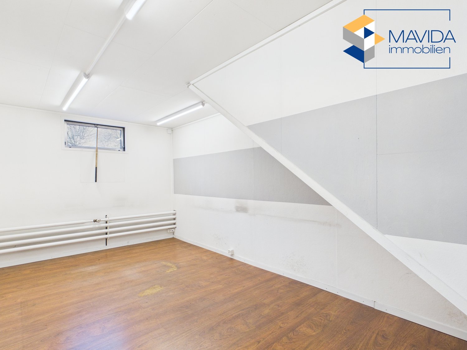 287m² workshop, photo 6 of 10