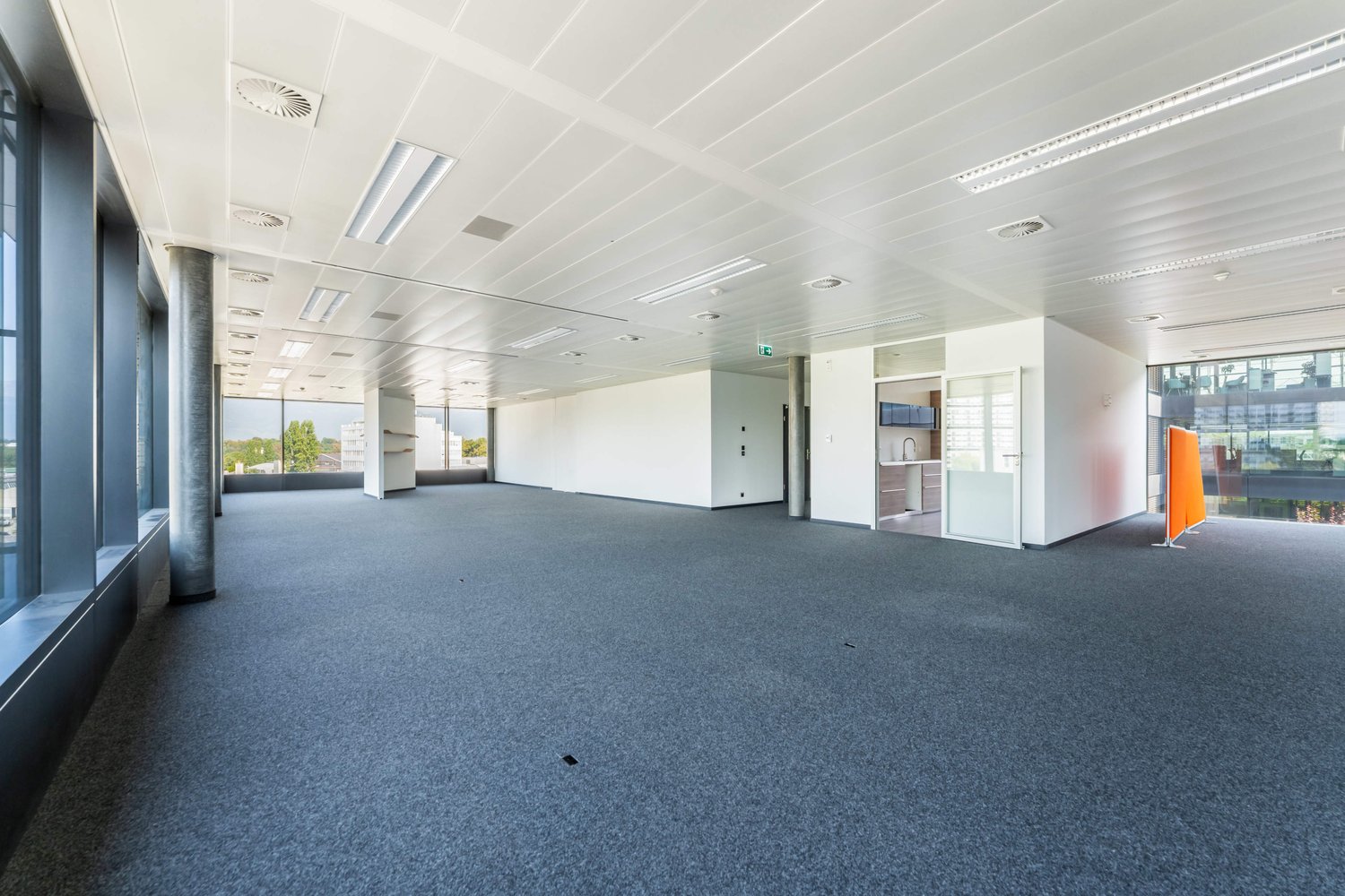 230m² office