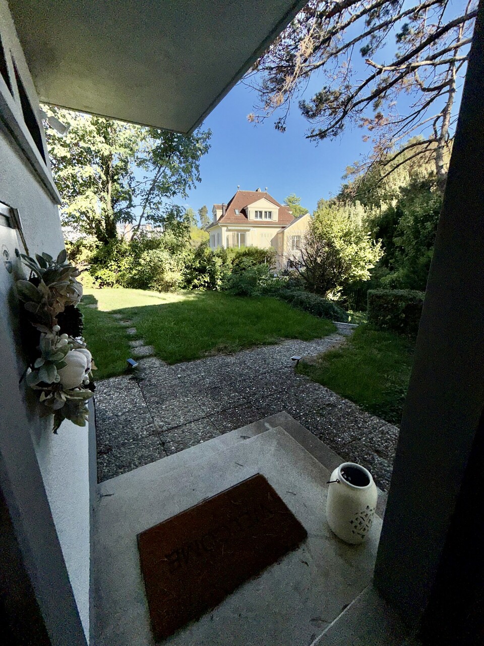 8 rooms villa, photo 3 of 10