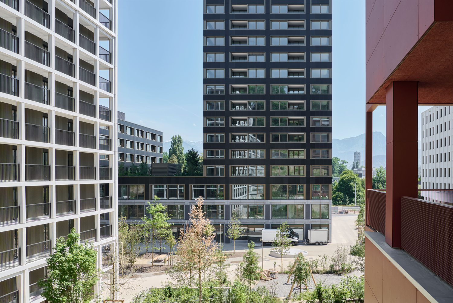 380m² commercial