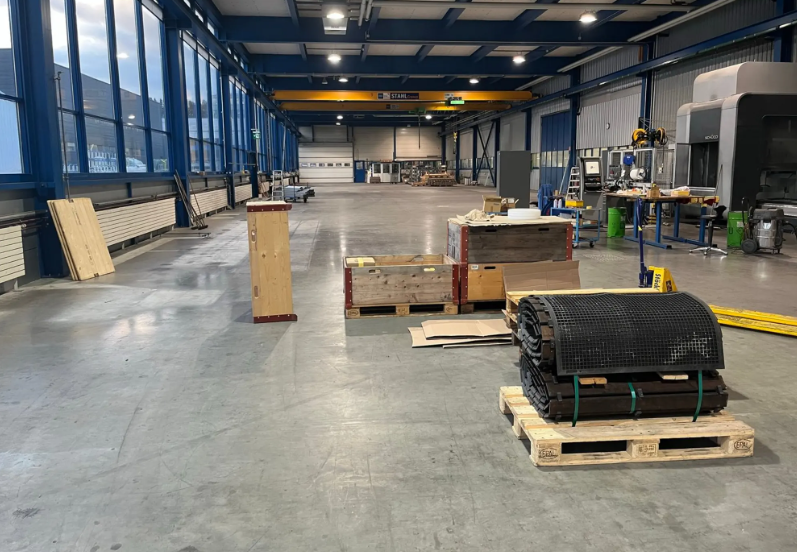 800m² industrial object, photo 1 of 2