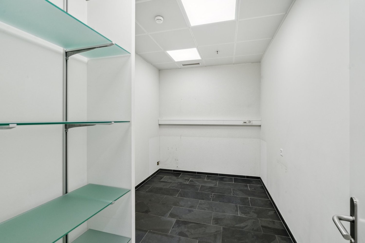103m² shop, photo 5 of 8