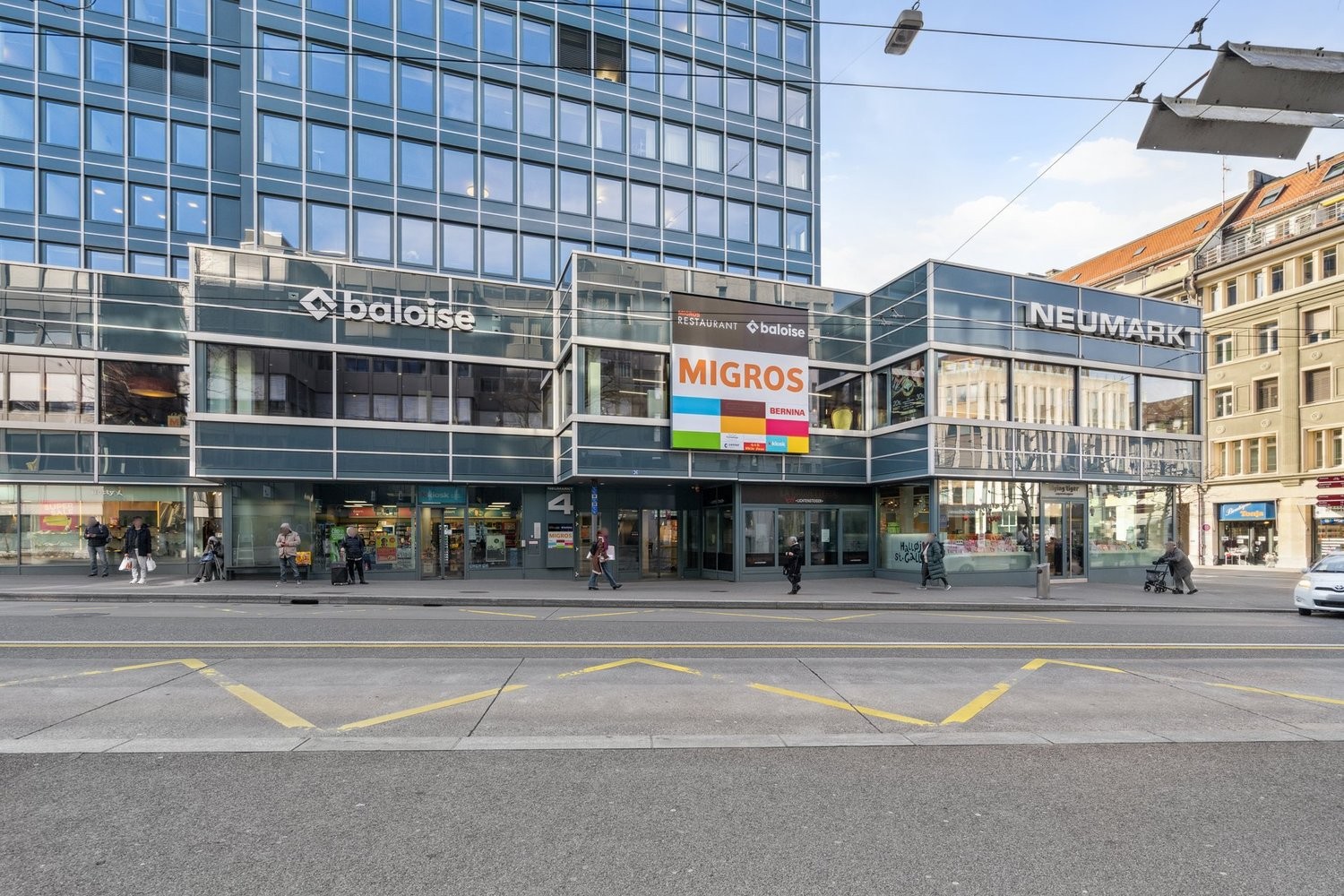 103m² shop, photo 1 of 8