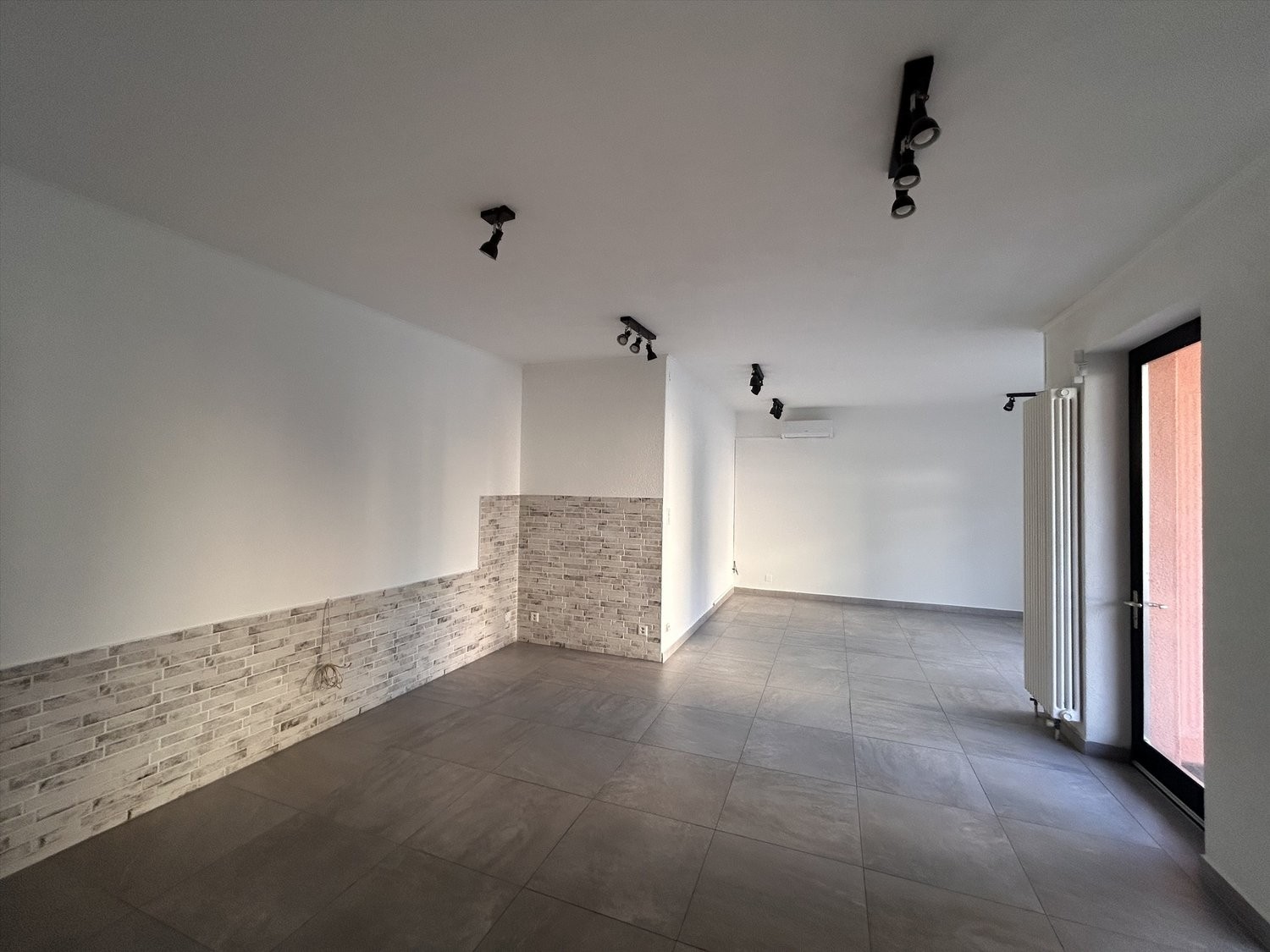 55m² shop, photo 3 of 5