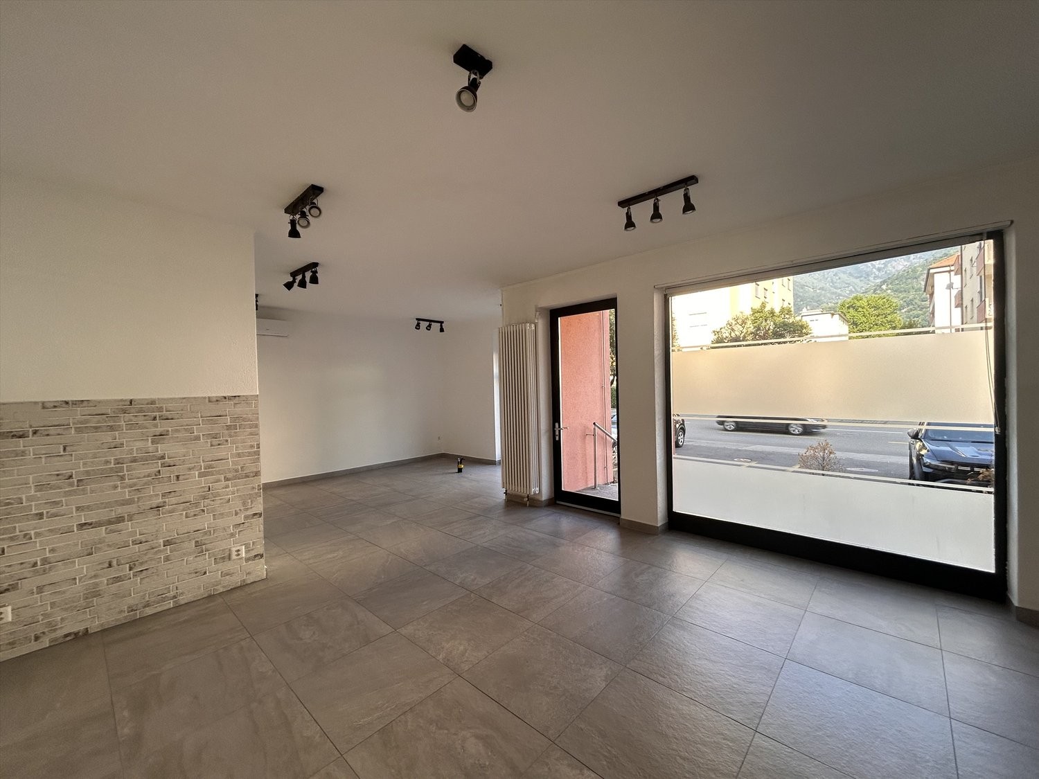 55m² shop, photo 1 of 5