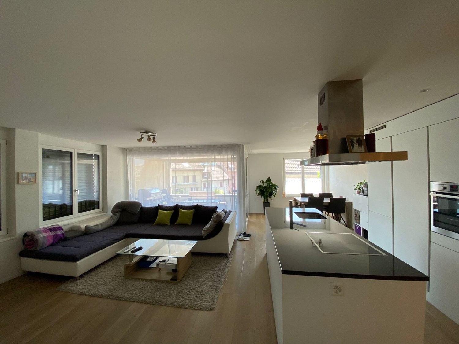 Living / commercial building, photo 2 of 8