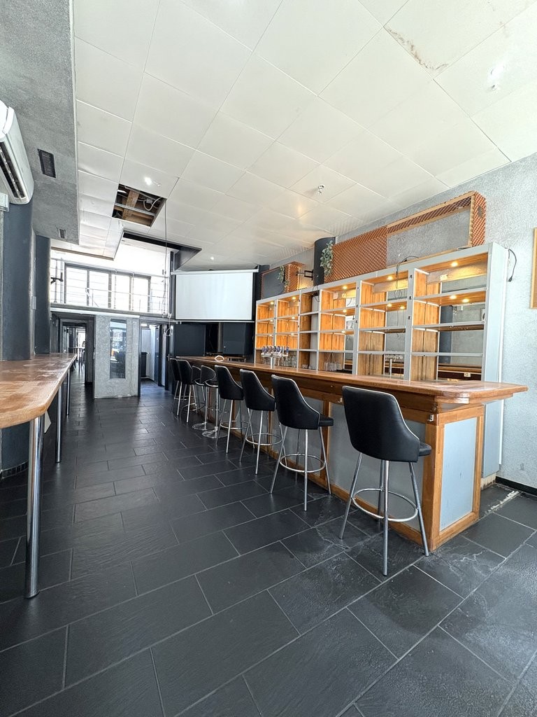 65m² commercial, photo 1 of 4