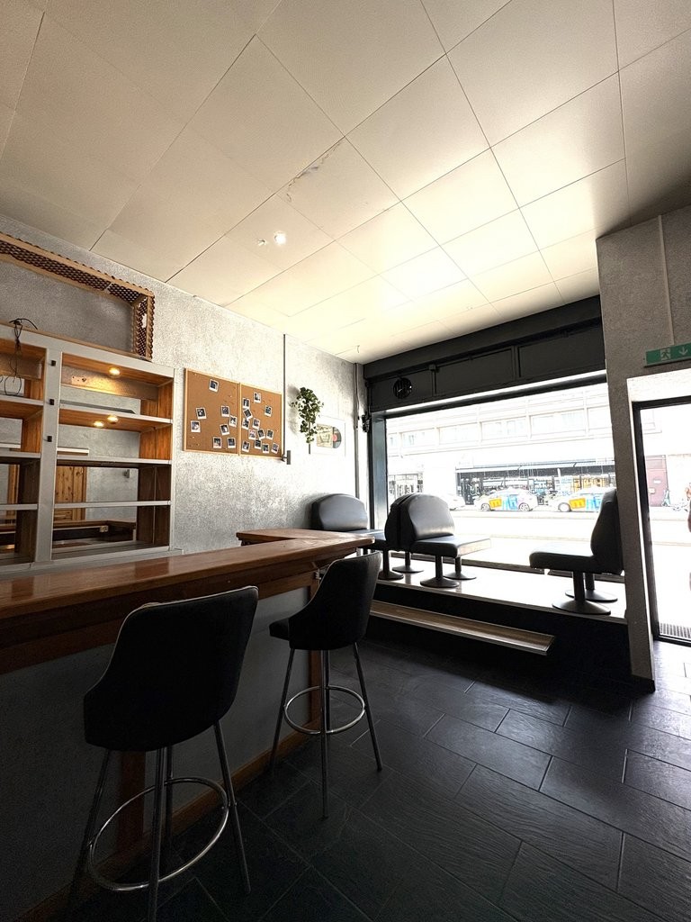 65m² commercial, photo 2 of 4