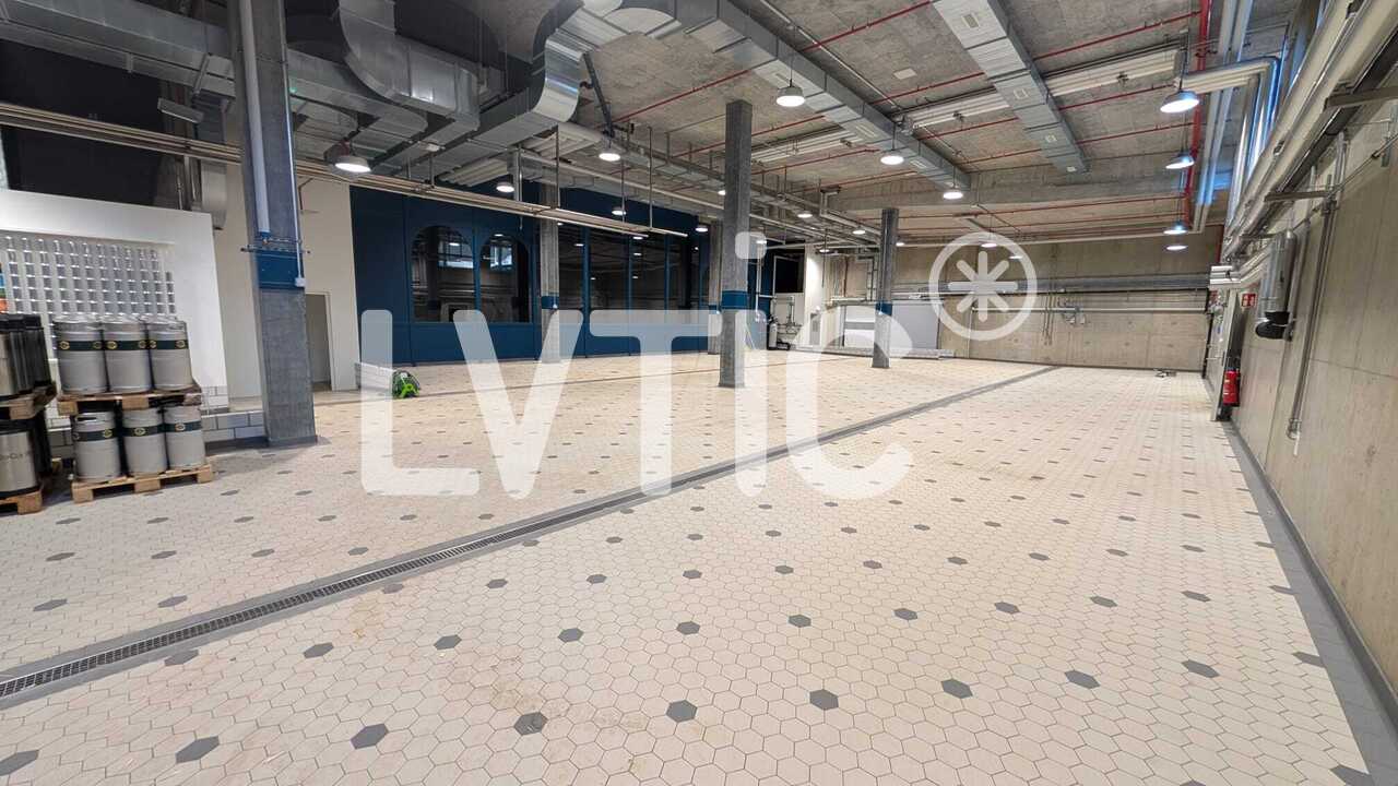 800m² storage room