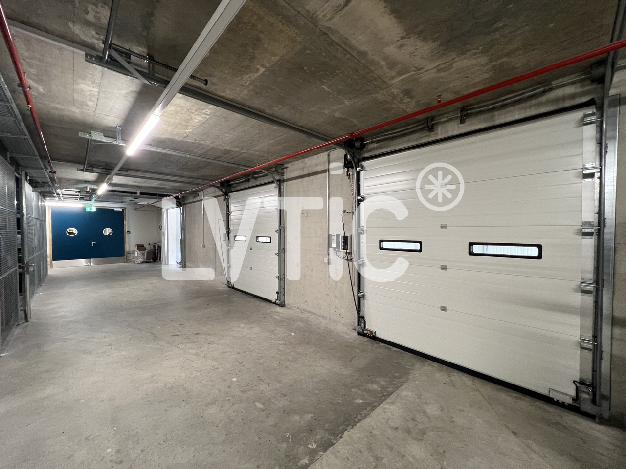 800m² storage room