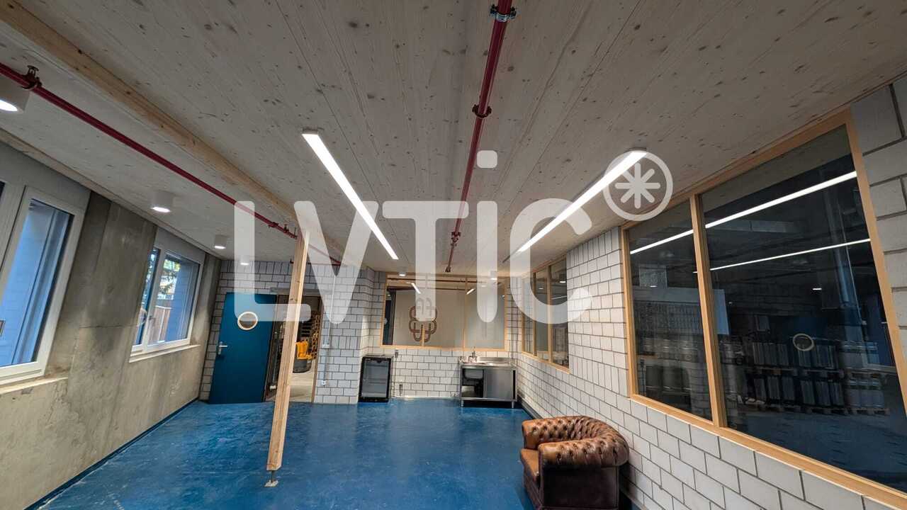 800m² storage room