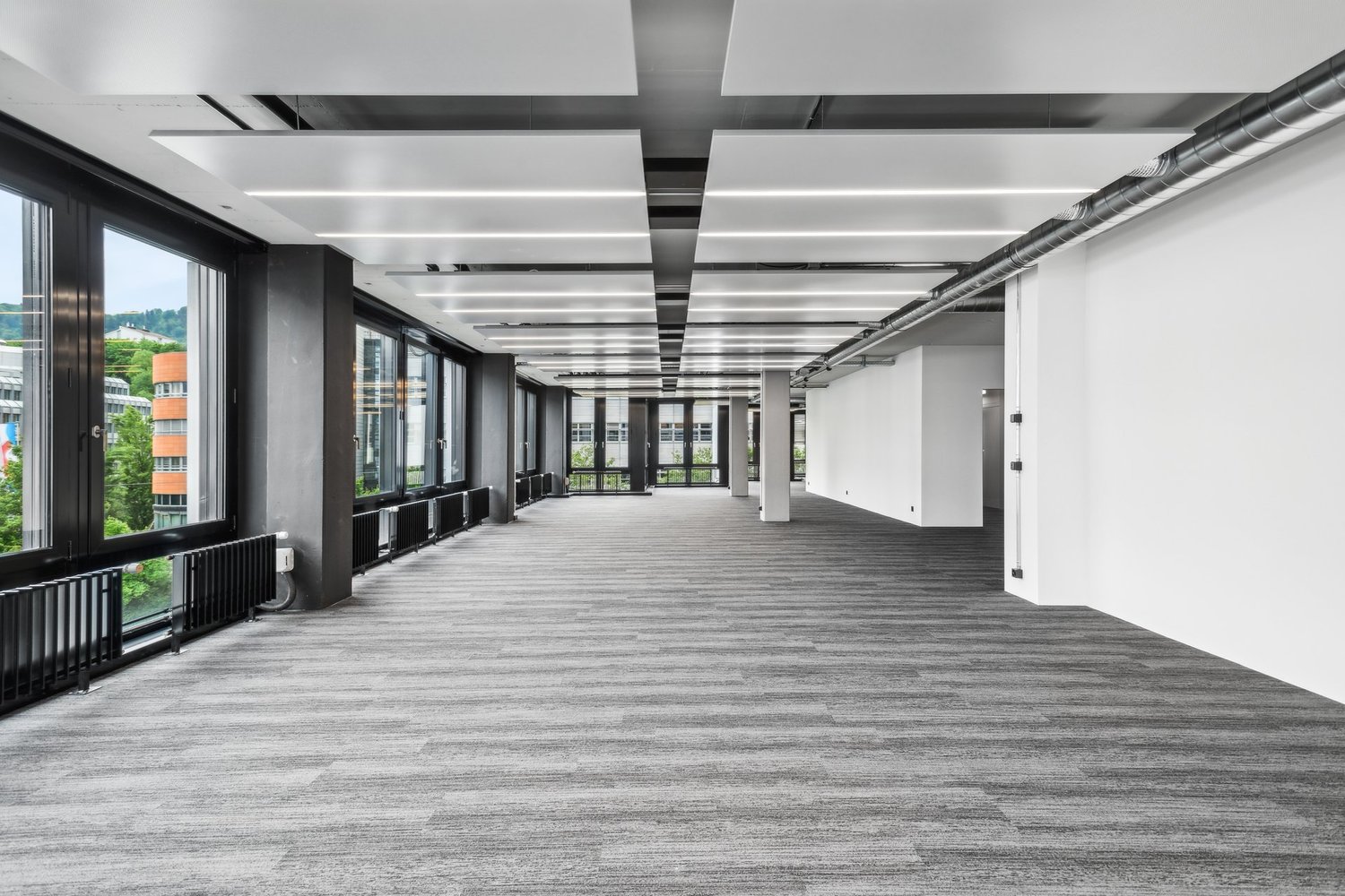 440m² office, photo 1 of 10