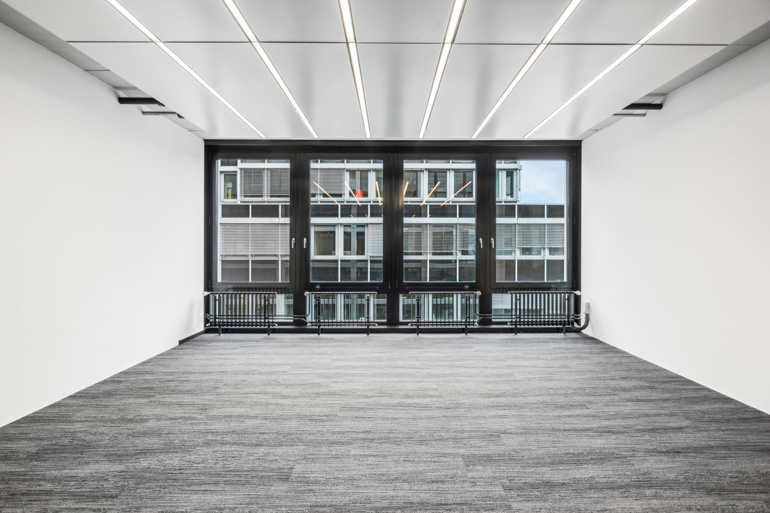 440m² office, photo 3 of 10