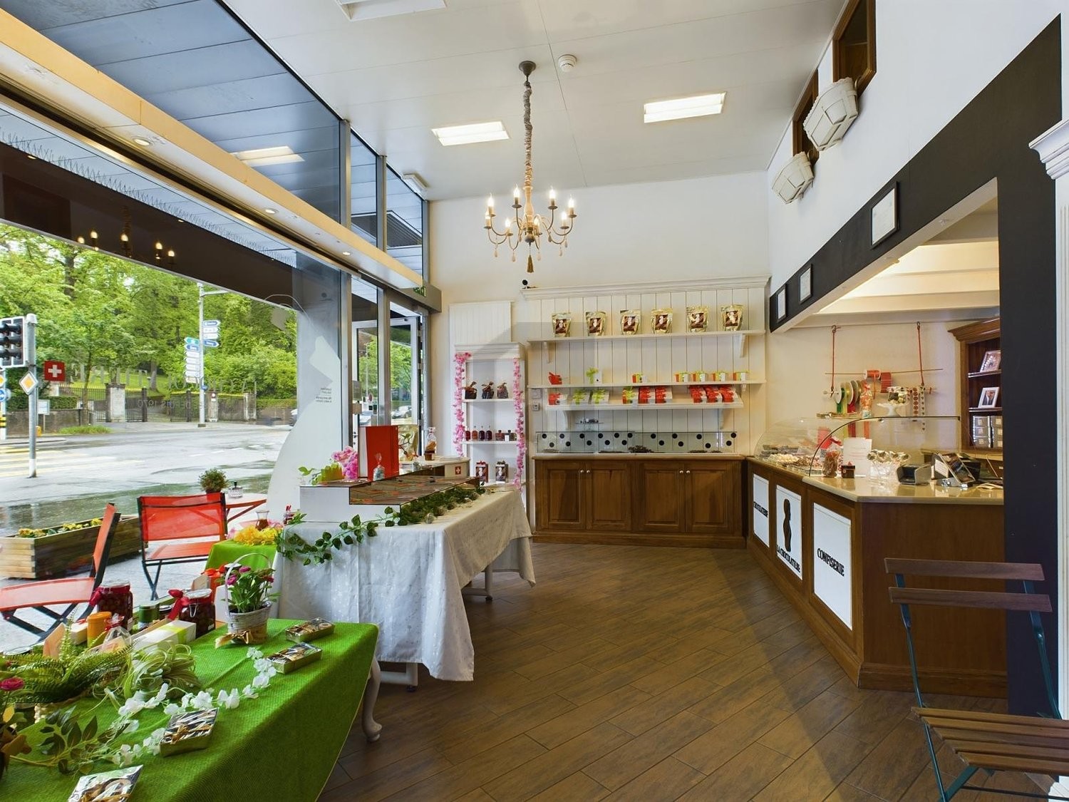 Shop, photo 2 of 4