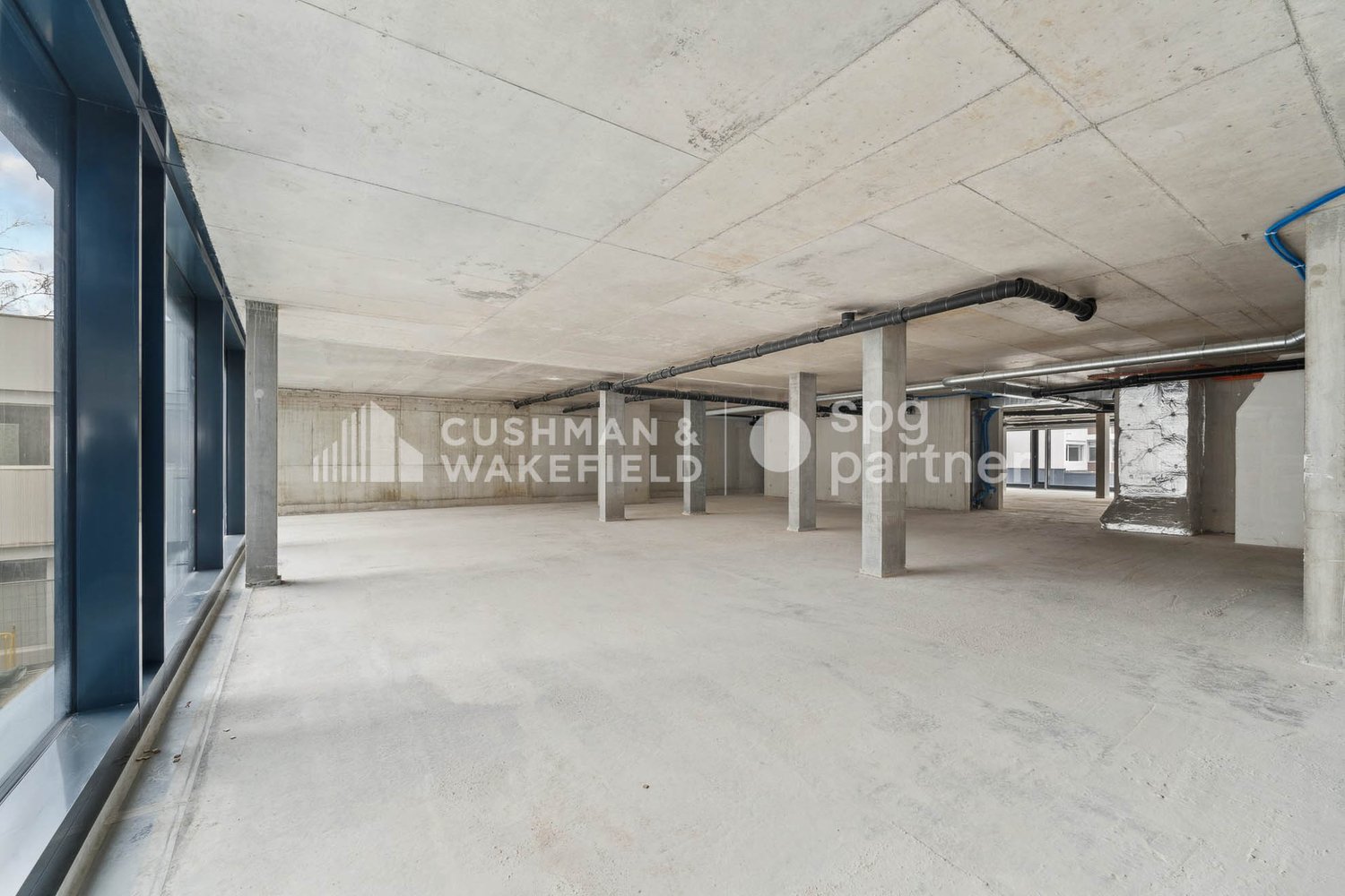 260m² office