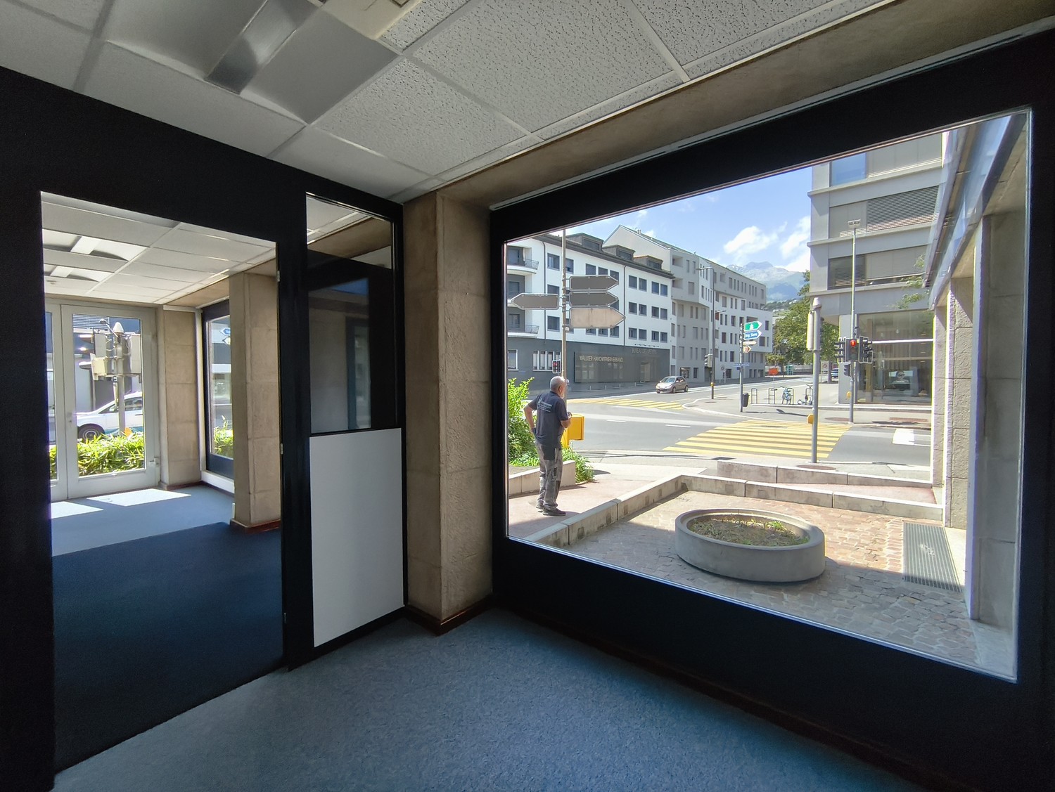 Office, photo 6 of 10