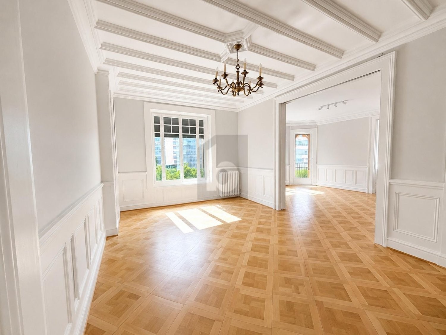 8 rooms apartment, photo 1 of 4