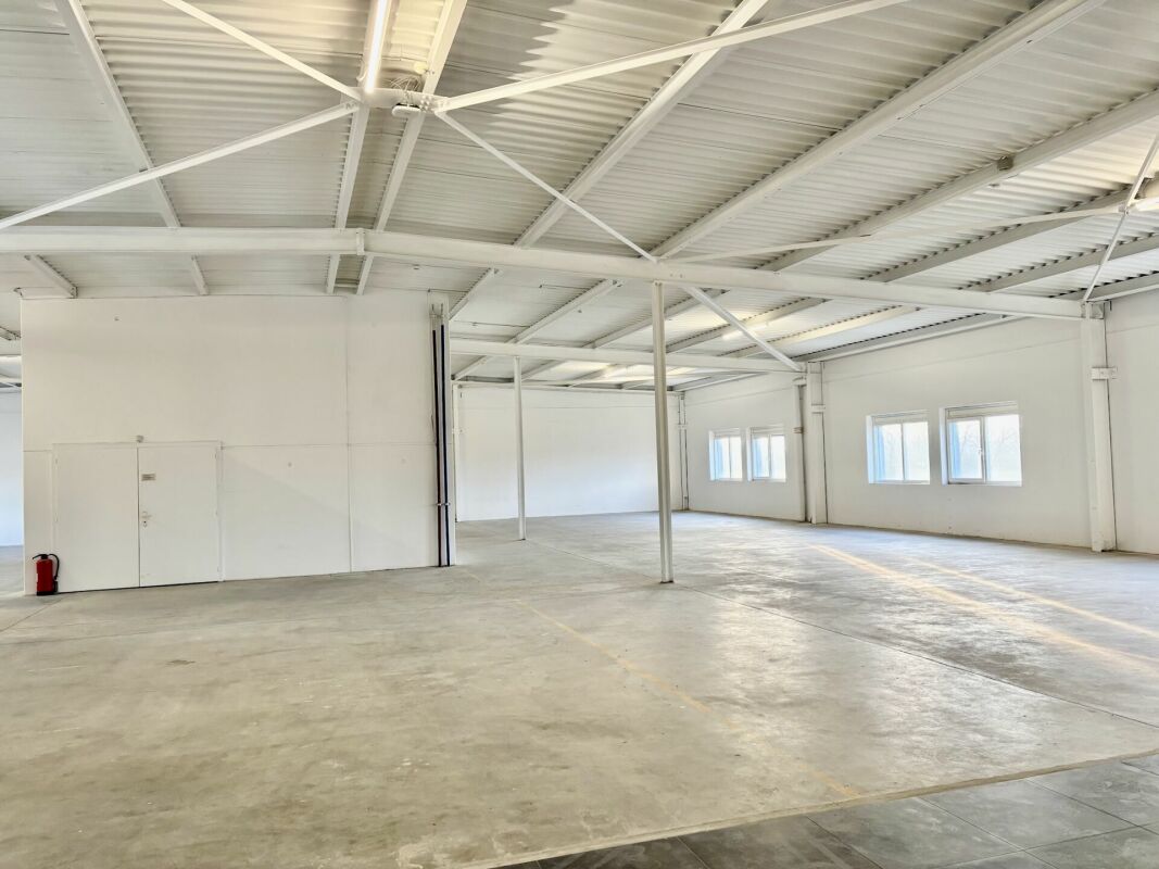 625m² office, photo 1 of 10
