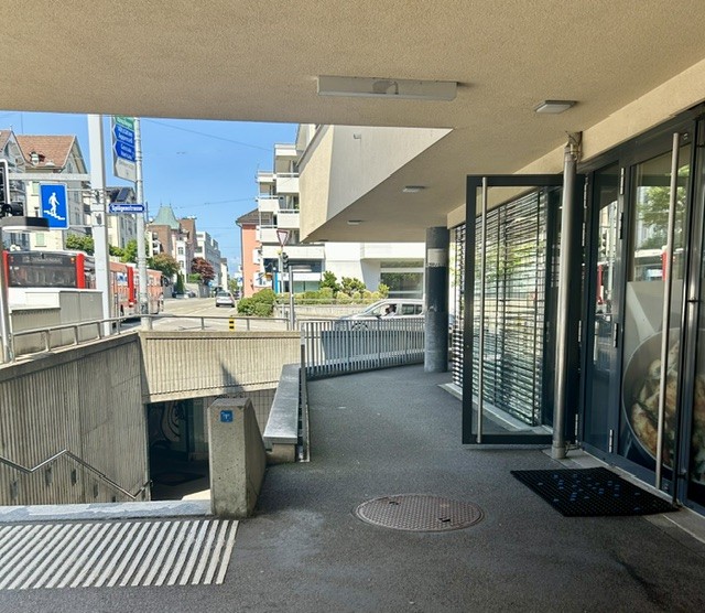 106m² shop, photo 1 of 10