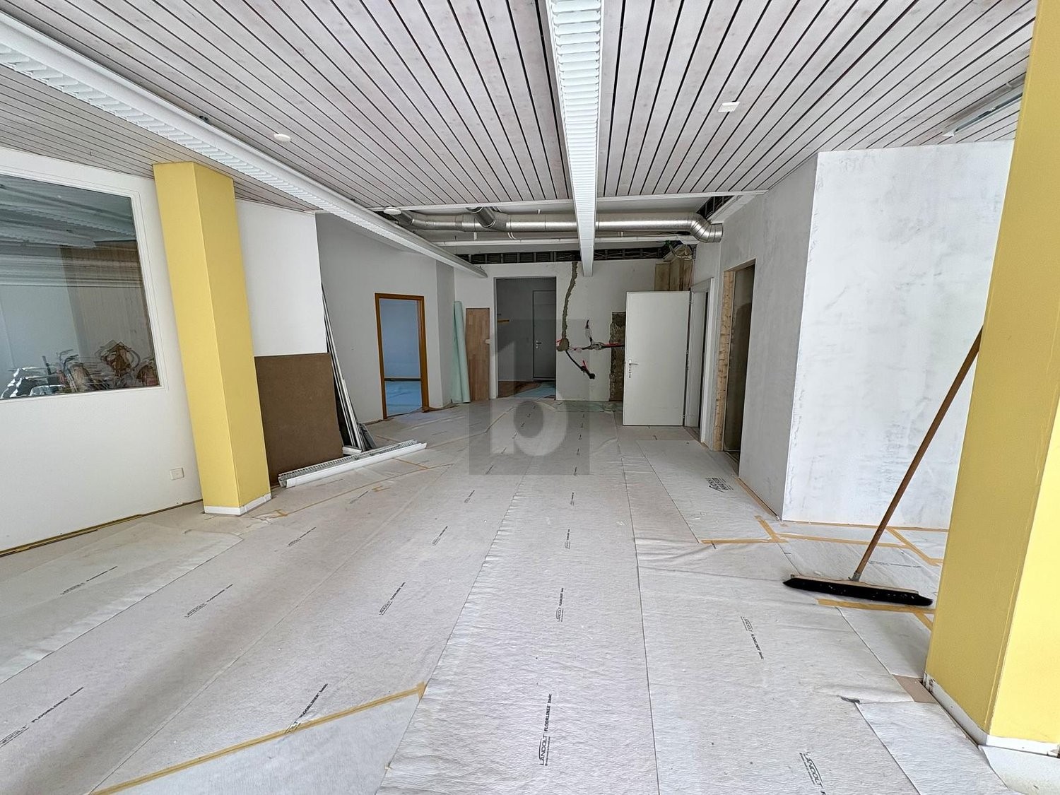 160m² shop, photo 3 of 4