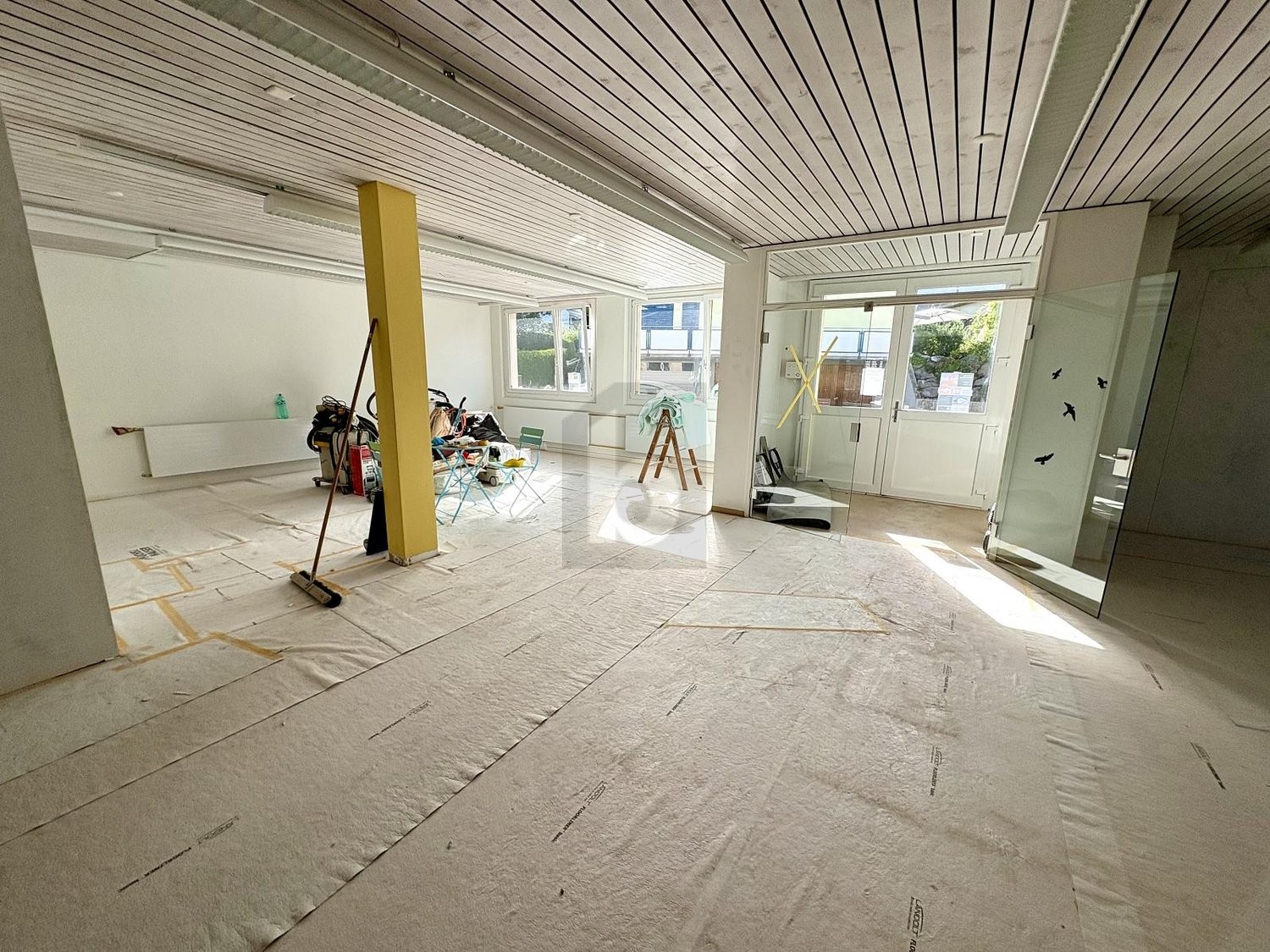 160m² shop, photo 2 of 4
