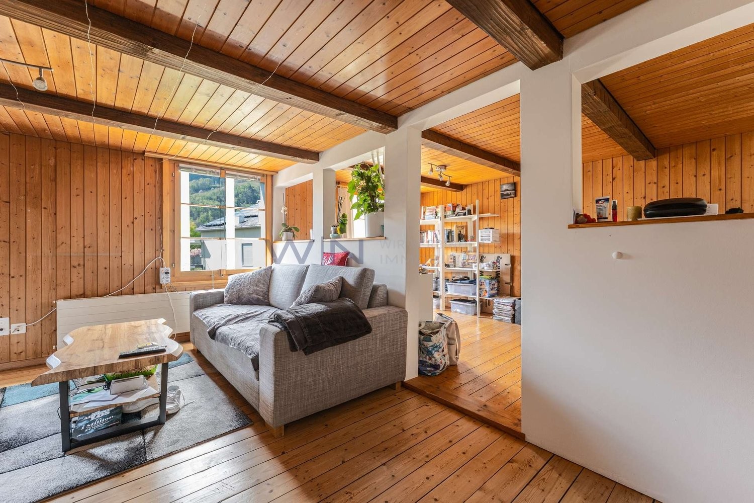 Maison multifamiliale de 15 ½ pièces

Quatre appartements loués. Rendement immédiat. Potentiel supplémentaire.

Un objet de placement rare au cœur du village : deux maisons en lot avec quatre appartements entièrement loués, un rendement attractif et des relations locatives existantes. Complétée par , photo 10 sur 10