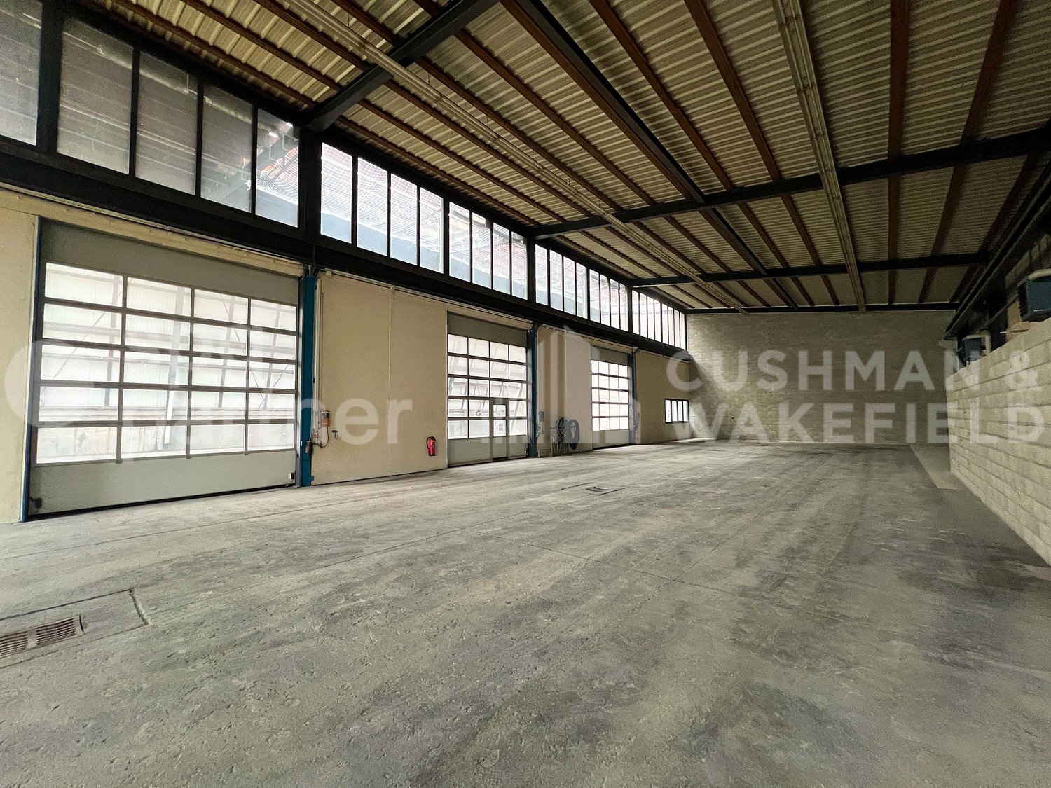 1470m² commerciale
