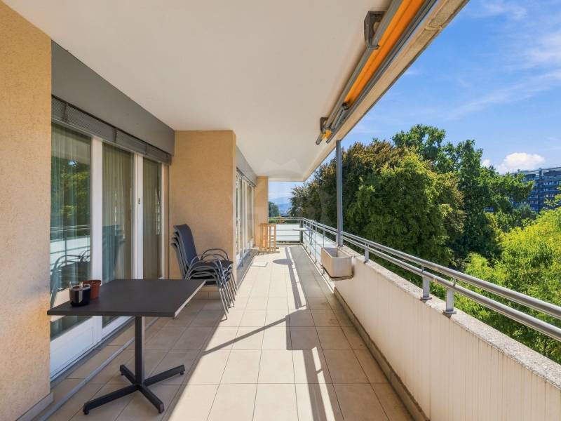 6 rooms apartment
