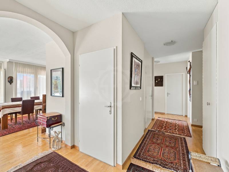 6 rooms apartment