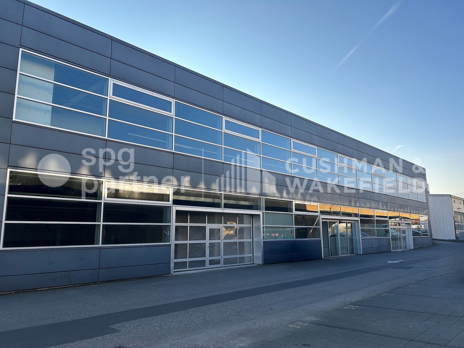 675m² storage room, photo 1 of 6