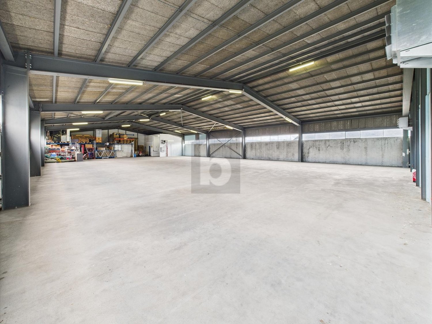 775m² storage room, photo 2 of 4